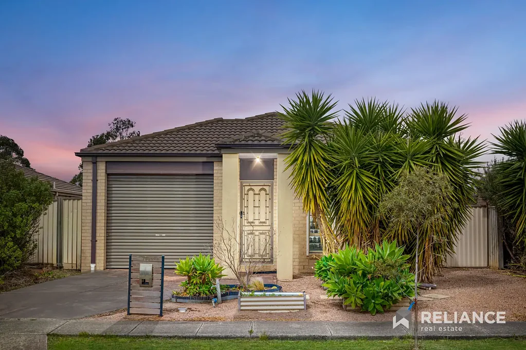 Walking Distance to Wyndham Vale Square Shopping Centre & Petrol Stations