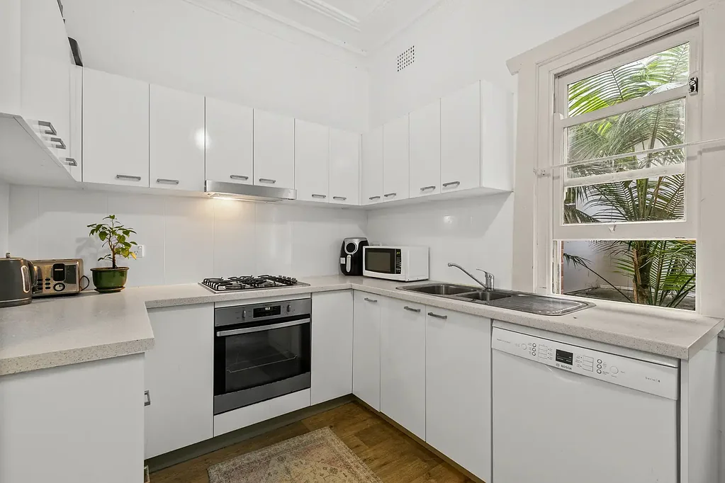 Lovely two bedroom Art Deco apartment