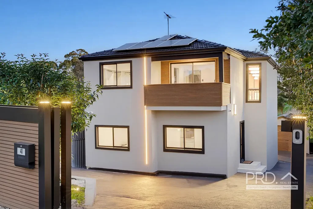 Croydon Park 4બેડરૂમ ARCHITECTURAL FAMILY RETREAT WITH PENTHOUSE-STYLE LIVING AND ELEVATED PARKLAND VIEWS