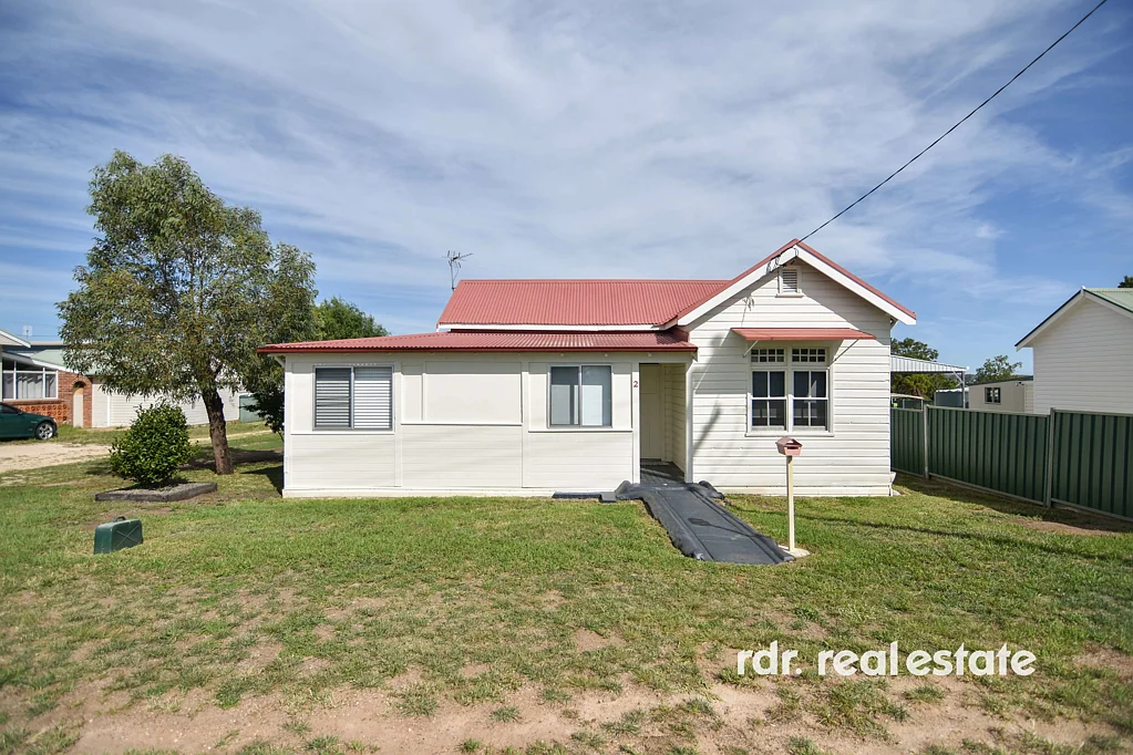 Inverell 4ห้องนอน RENOVATED COTTAGE ON LARGE 1315SQM BLOCK