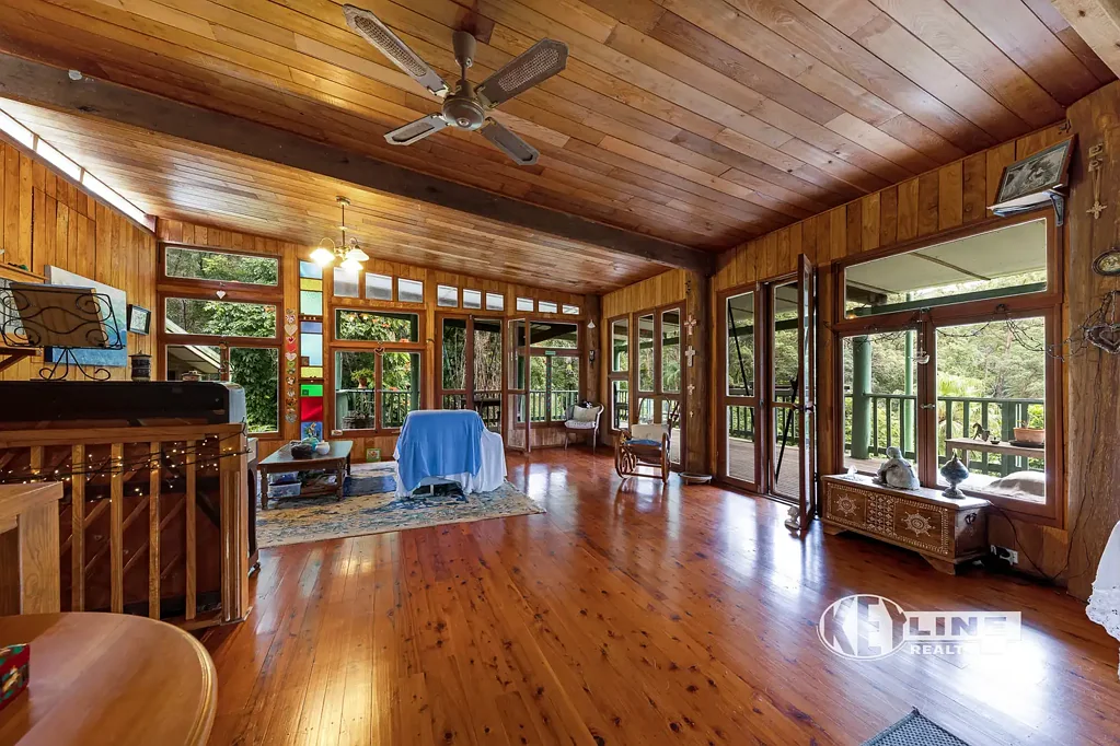 North Arm 4部屋 LARGE RUSTIC HOME IN TRANQUIL SETTING: USEABLE 3 ACRES!