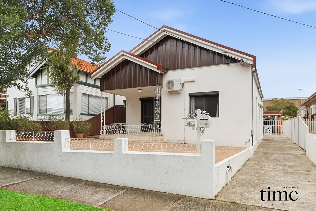 Croydon 3غرفة نوم Spacious Family Home with Huge Garage and Endless Potential