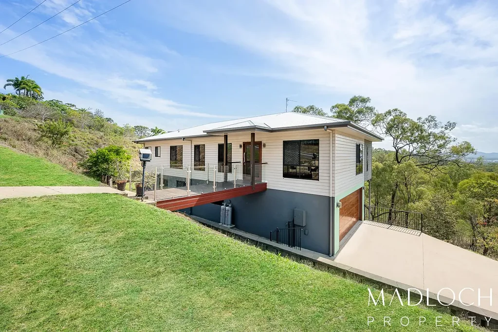 West Gladstone 5房  Modern Luxury on 5,695m² with Stunning Views