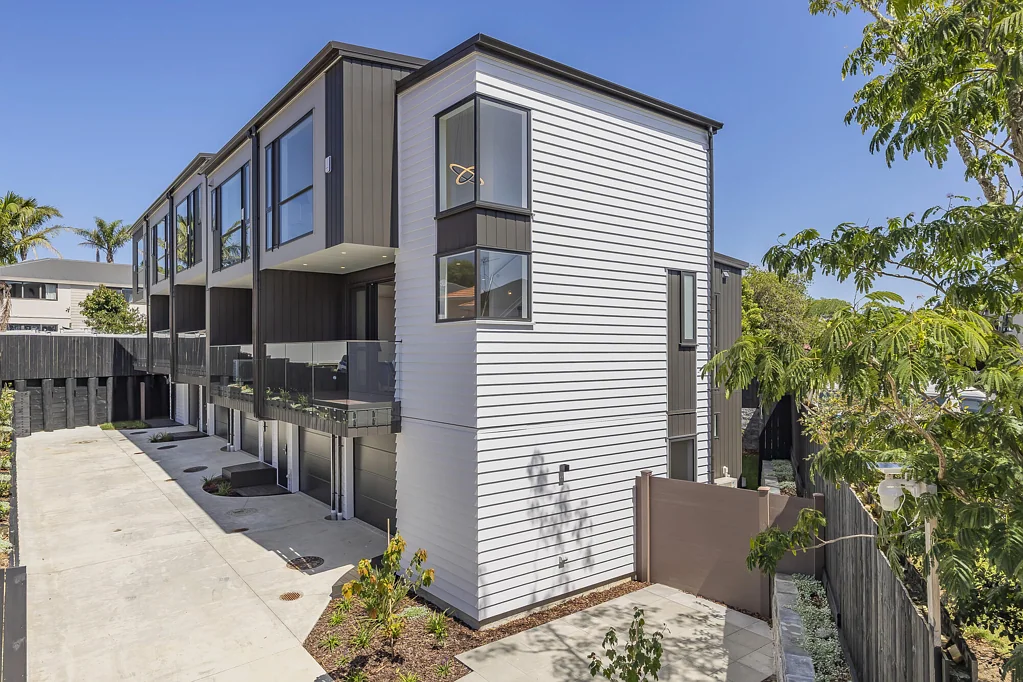 Oteha 3 Bedroom Brand-New Freehold Homes - CCC & Title Issued