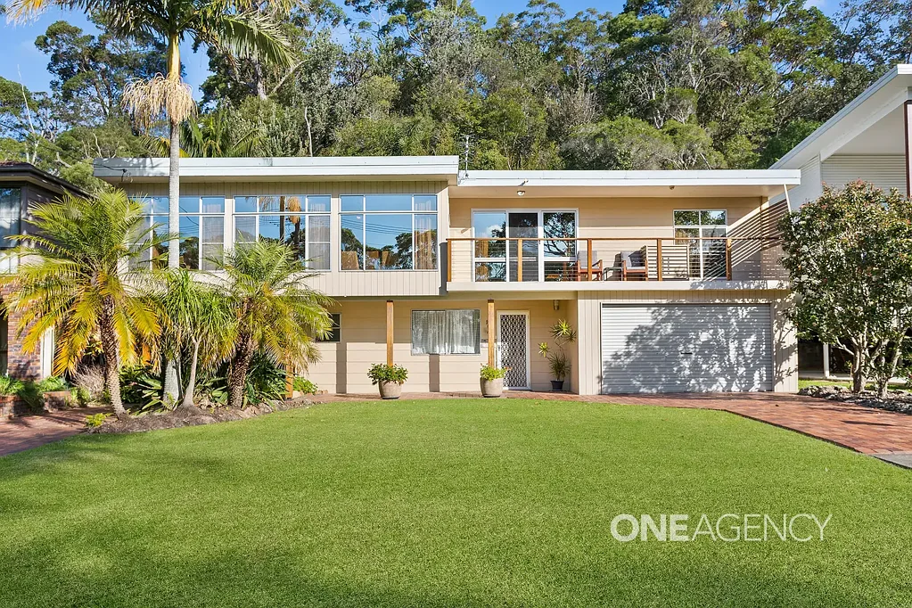10 Alamein Road, Sussex Inlet, NSW 2540