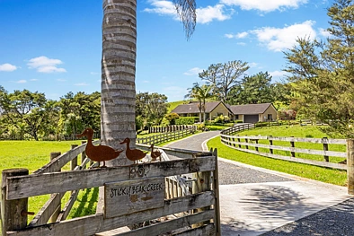 Kawakawa Bay 4બેડરૂમ Rural Retreat by the Sea