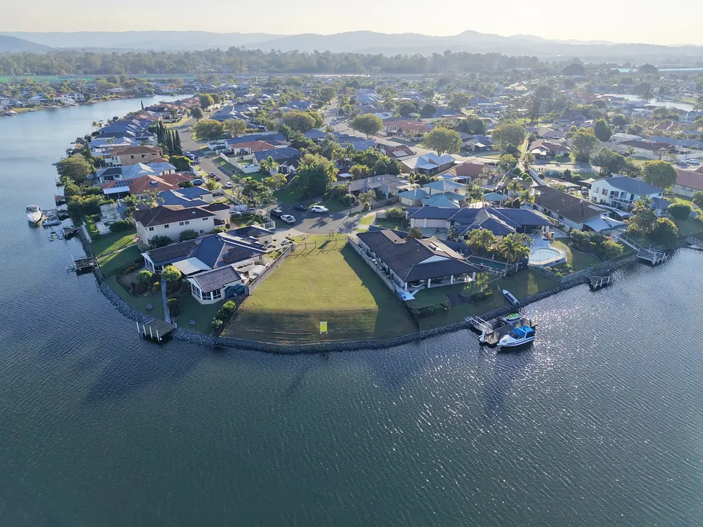 Helensvale  Build Your Dream Waterfront Residence on 942m²* of Prime Wide Water - Owners Ready to Sell