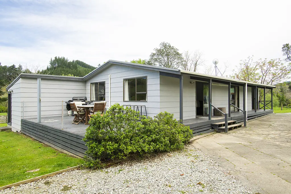 Muriwai Simple lifestyle, seriously for sale!