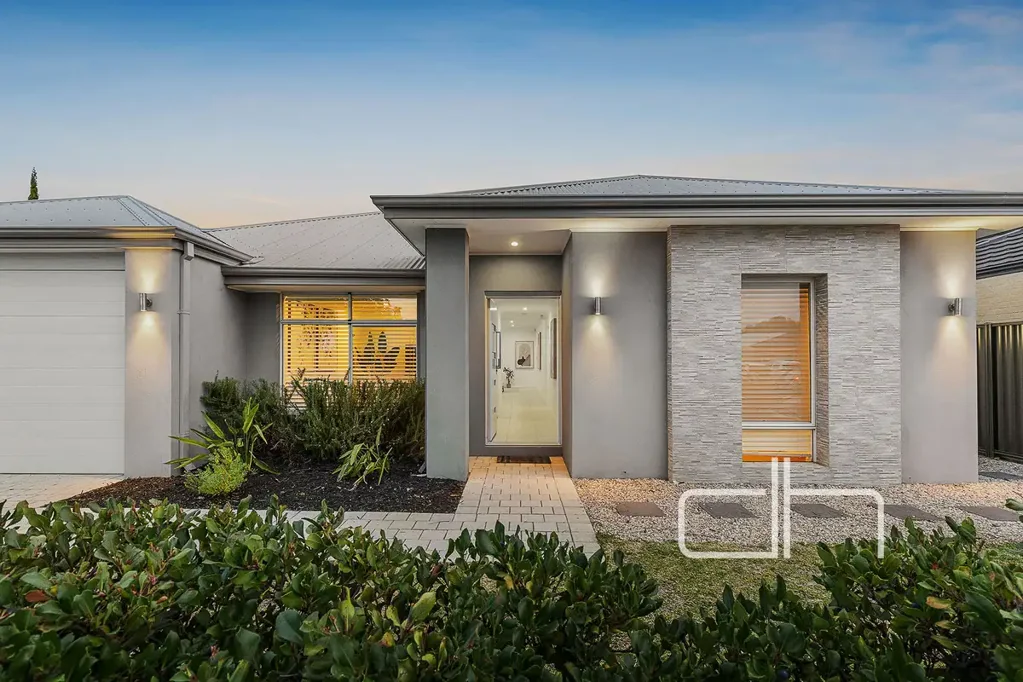 Landsdale 4Moenga THE OPPORTUNITY™