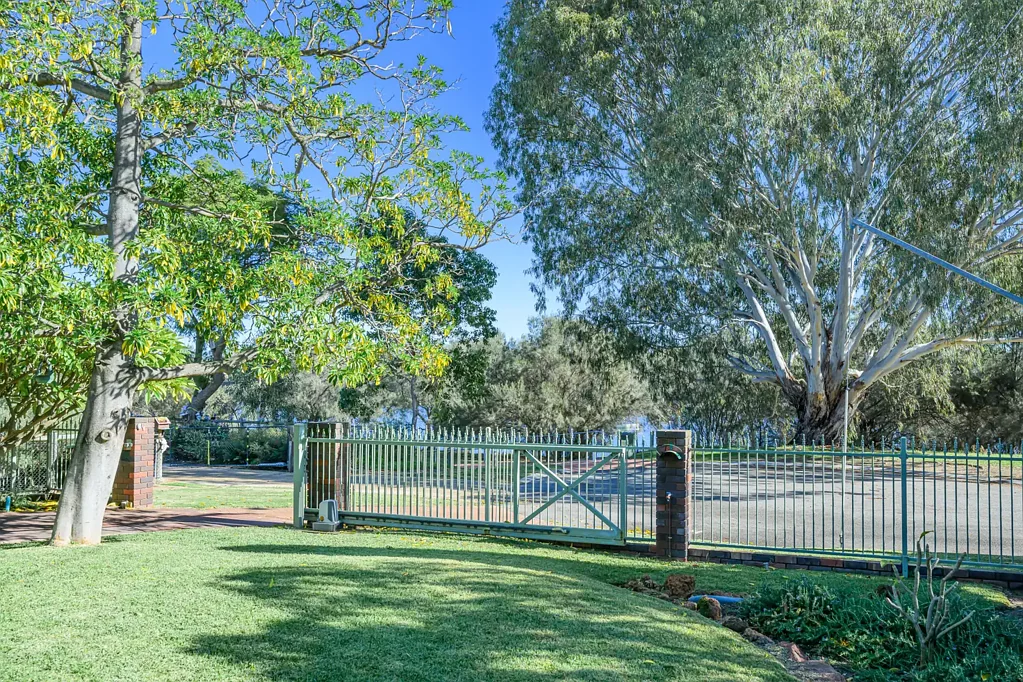 South Guildford 4Zimmer Rare As Hens Teeth - Absolute Riverfront Opportunity
