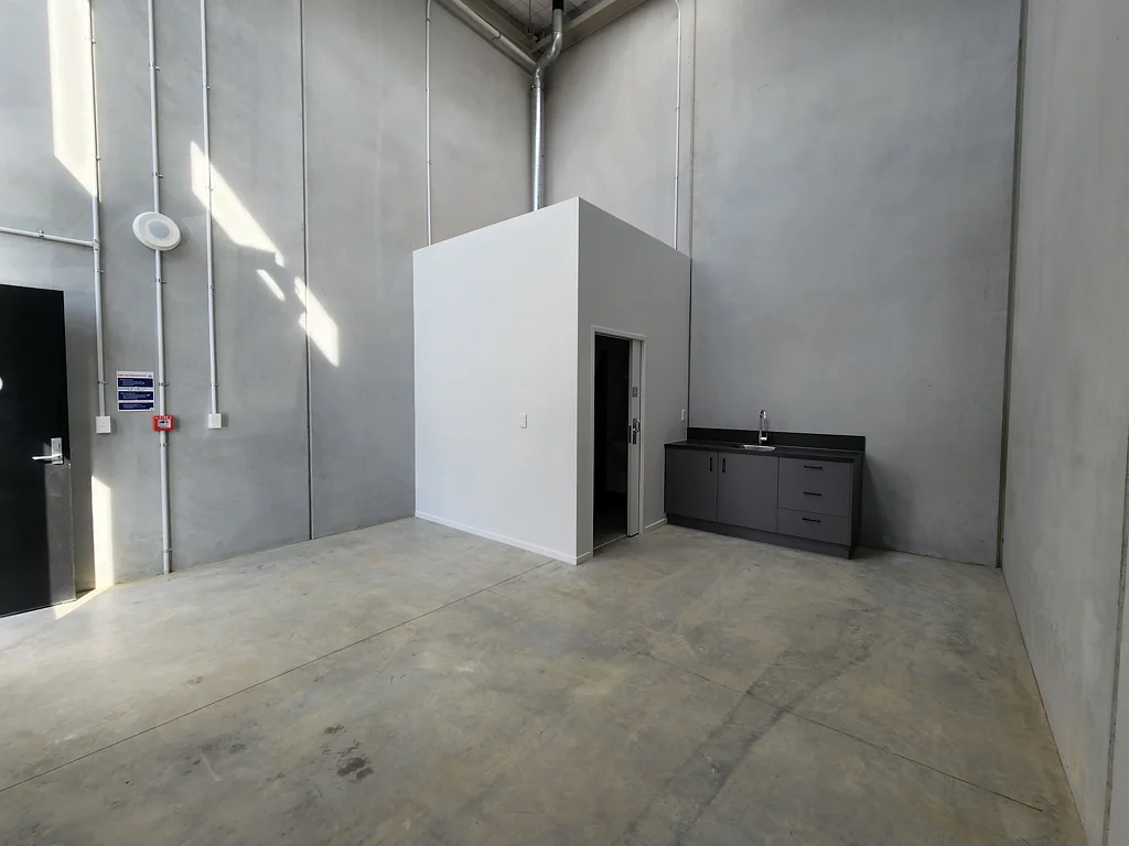 Mount Wellington 32 sqm Self-Contain Workshop with 2 Carparks