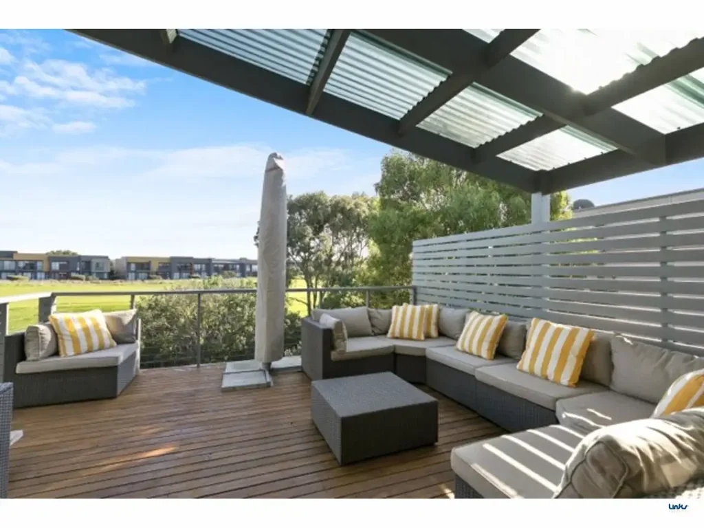 Idealic Golf Course Living