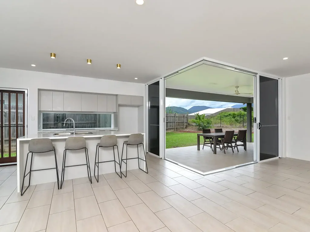 Port Douglas 4ਬੈੱਡਰੂਮ MODERN FAMILY HOME – ADD YOUR PERSONAL TOUCHES