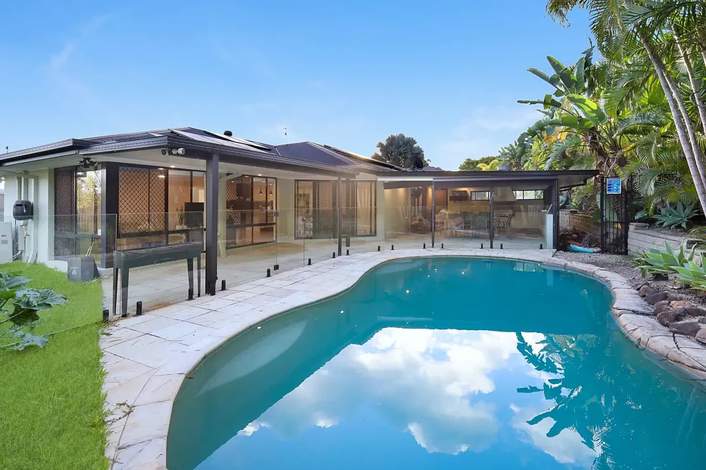 Pacific Pines 5部屋 Exceptional Single Level Living - Refined Entertaining