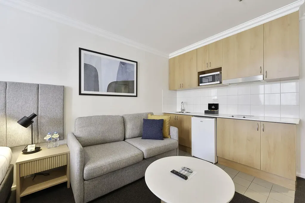 Perth 1房  Secure Long Term Lease to The Oaks Perth Hotel - 7.4% per annum net return on in