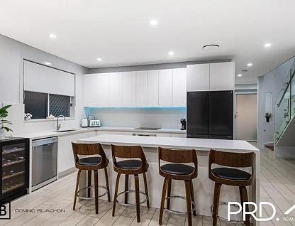 21a Eileen Street, Picnic Point, NSW 2213, 4 slaapkamers, 2 badkamers, Apartment