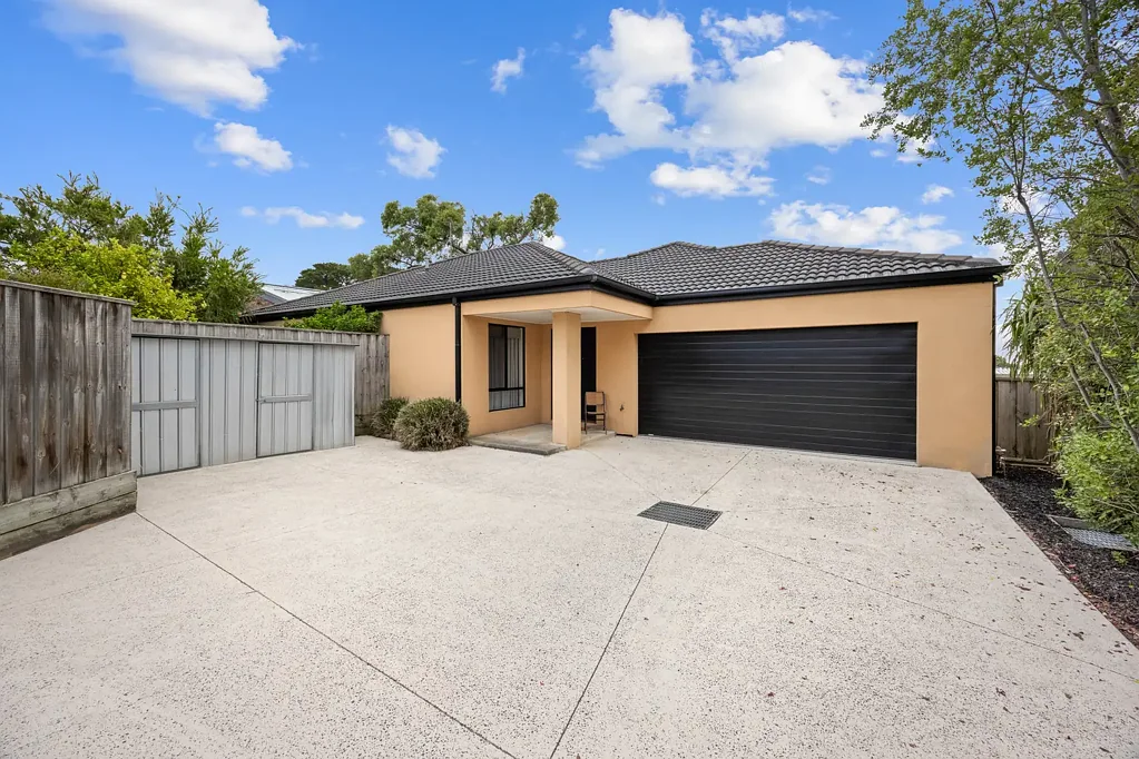 2/31 Station Street, Somerville, VIC 3912