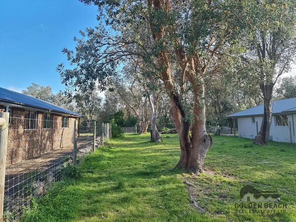 Golden Beach Amazing Flat Block Backing onto Golf Course near the Beach!