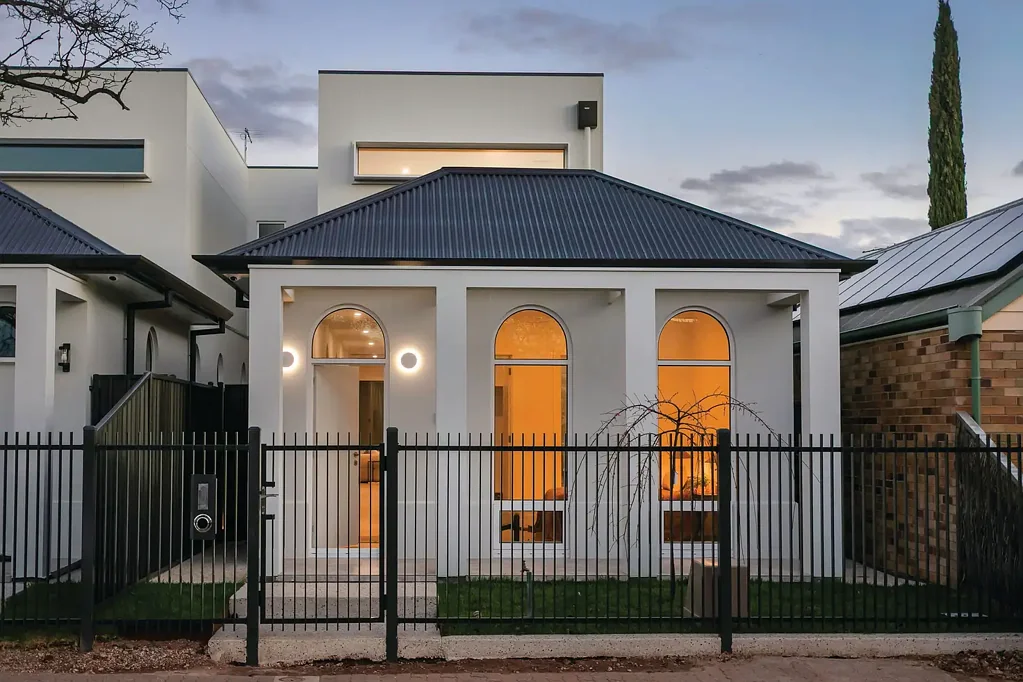 Nailsworth 4 Bedroom Turnkey Luminosity | All-New Architectural Brilliance on the City's Character Doorstep.