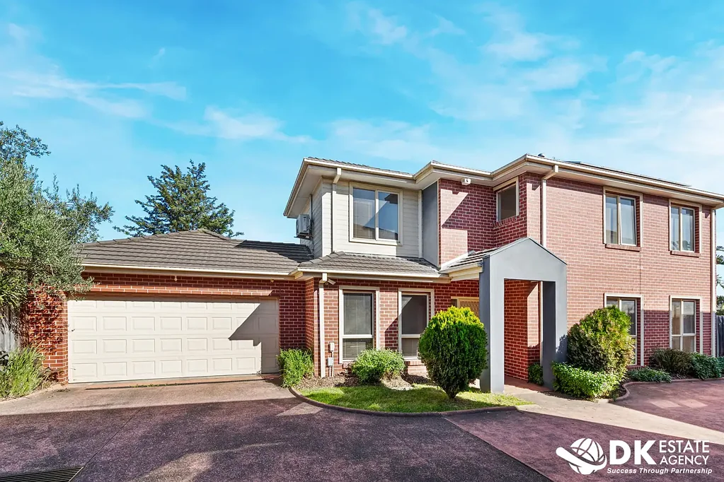 Spacious 4-Bedroom Family Living in the Heart of Sunshine