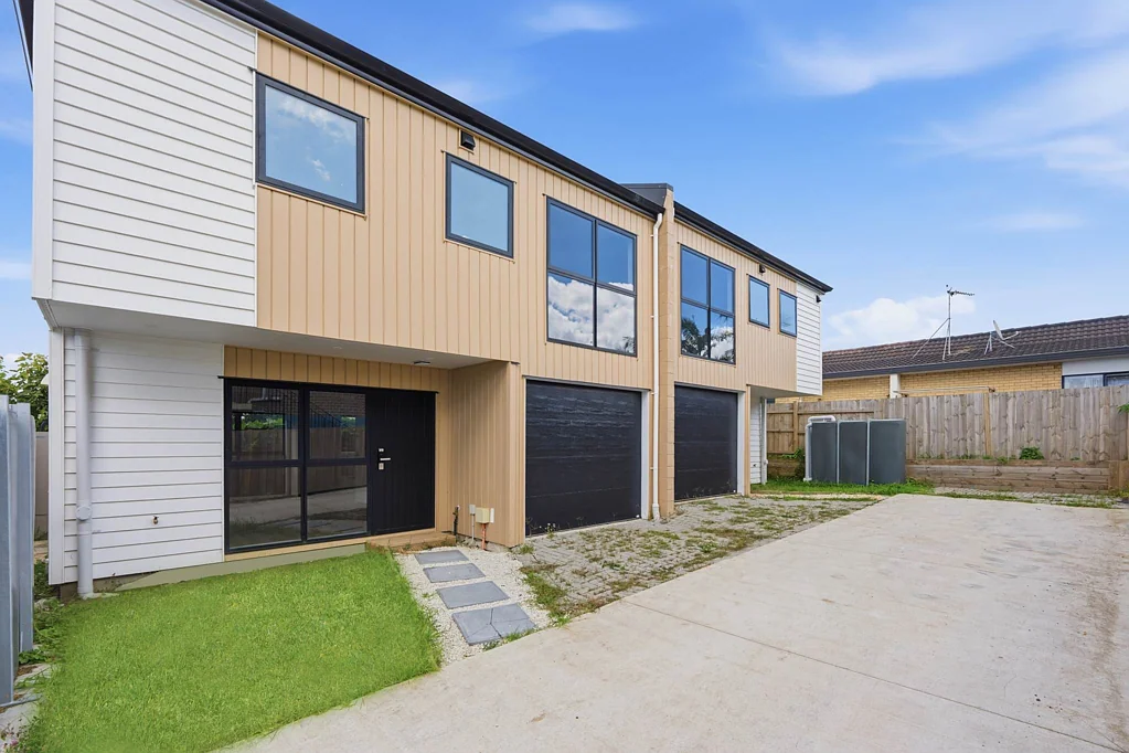 Mangere Bridge 3chambre Brand New & Garage-- Sought- After location