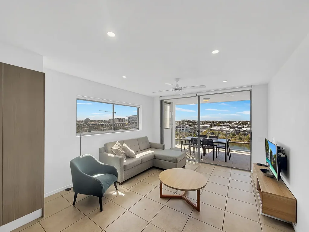 Birtinya 3બેડરૂમ Dual Occupancy Apartment Located on North/East Corner of Building With Stunning Lake Views - The Opportunities Are Endless!