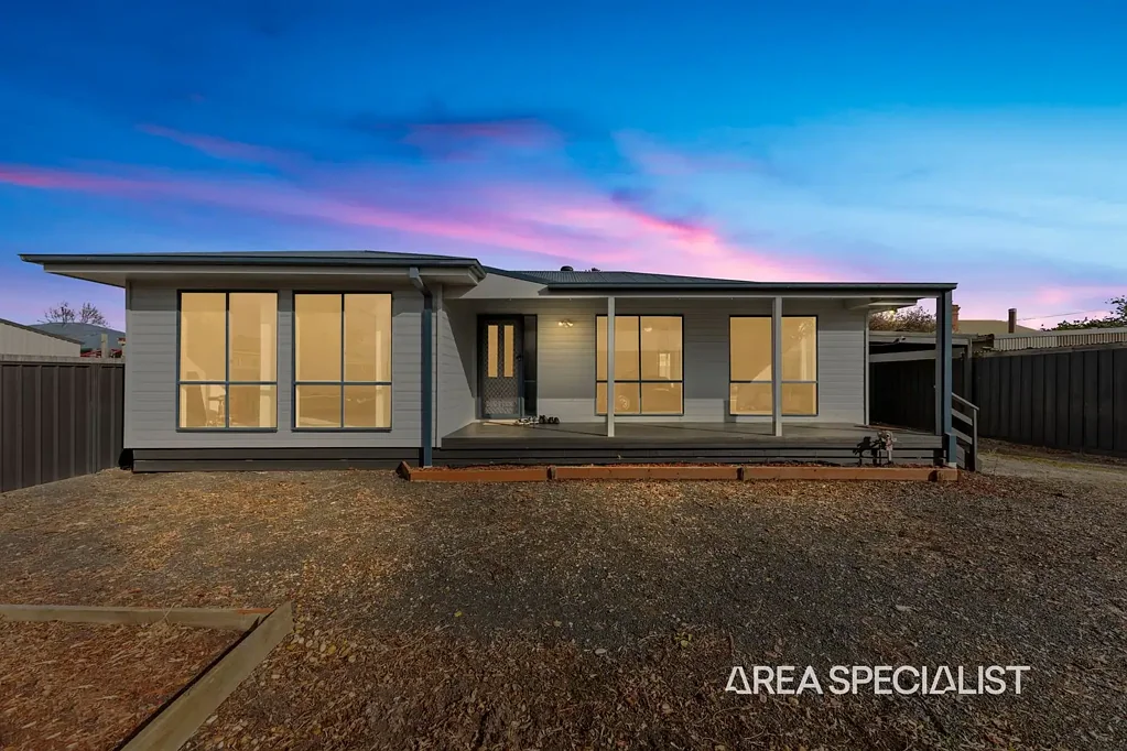 Koo Wee Rup 2Moenga The Brief: Comfortable Family Living on a Spacious Block