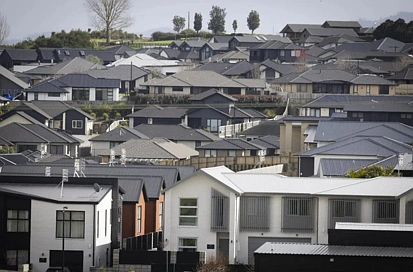 住房负担力回升！新西兰房价比2021年峰值低17%！但三分之一房主错失降息......