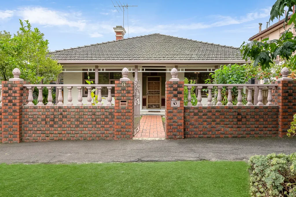 Charming Victorian in Exceptional St James Park Location - Unique opportunity offering up to 5 bedrooms, 3 bathrooms and 3 kitchens