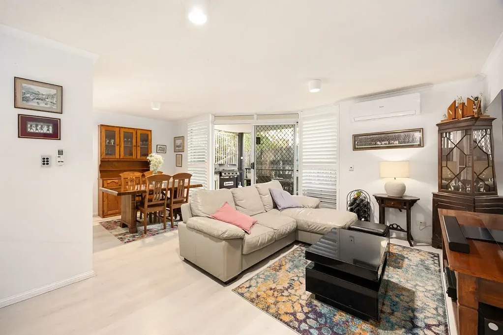 Indooroopilly 2房 轻松生活，非凡便利 Effortless Living with Exceptional Convenience