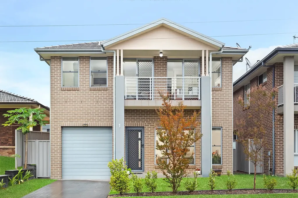 SPACIOUS FAMILY LIVING - Four Bedroom Residence Now Available For Lease - Walking Distance to Schofields Train Sation!