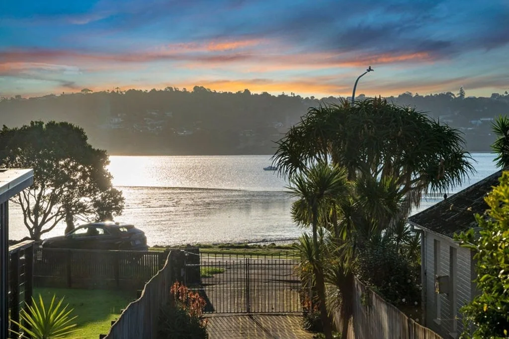 Mangere Bridge 2ਬੈੱਡਰੂਮ Coastal Charm on Prestigious Kiwi Esplanade