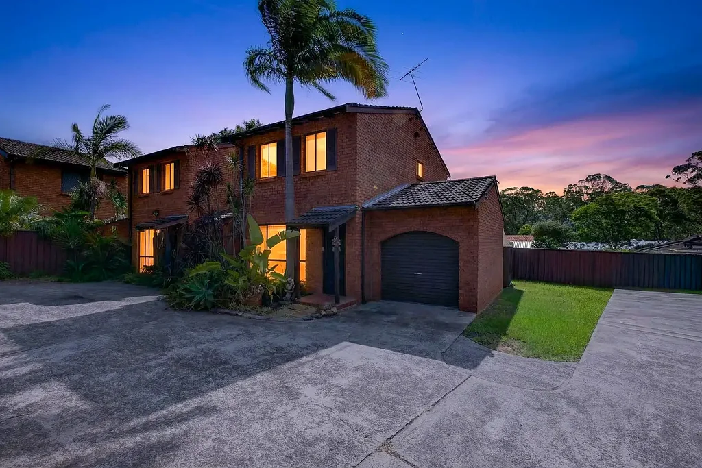Ingleburn 2Zimmer Two-Bedroom Townhouse in a Quiet Ingleburn Pocket