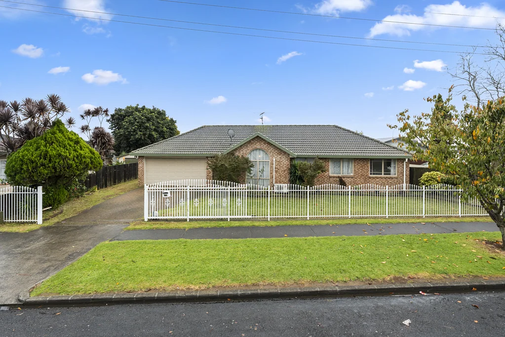 Papatoetoe 4 Bedroom She is a 10 but needs some love and care!