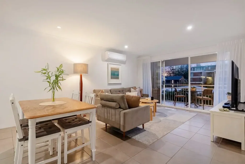 Coastal Living Just 100m from Mermaid Beach