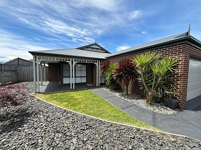 51 MANIKATO DRIVE, Drouin, VIC 3818, 4房, 2浴, House