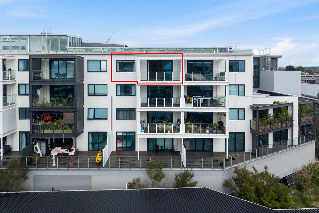 Mount Eden 2 Slaapkamer North-facing + Carpark + Auckland Grammar Zone