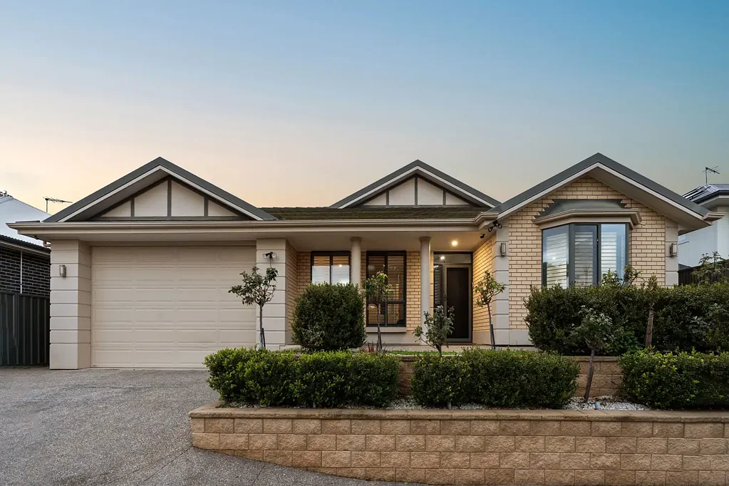 Hillbank 5ห้องนอน Grand Family Living, Dual Living Zones & Effortless Entertaining