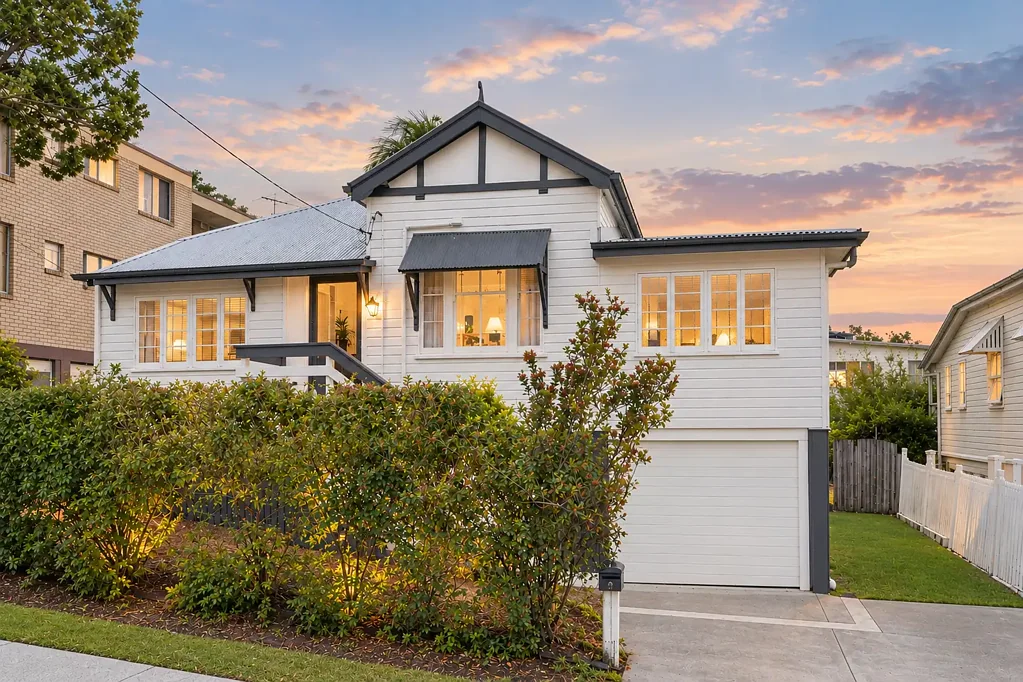 Toowong 4침실 Grand Queenslander Charm in Prestigious Toowong! A Dream Family Home!