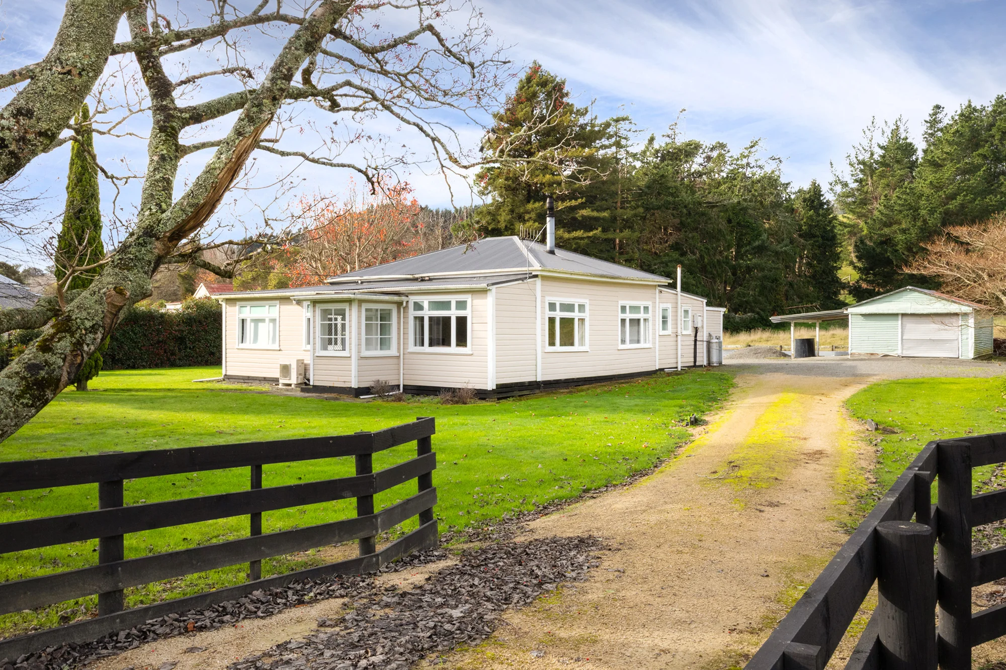 Mauriceville 3Moenga Country charm without the lifestyle work