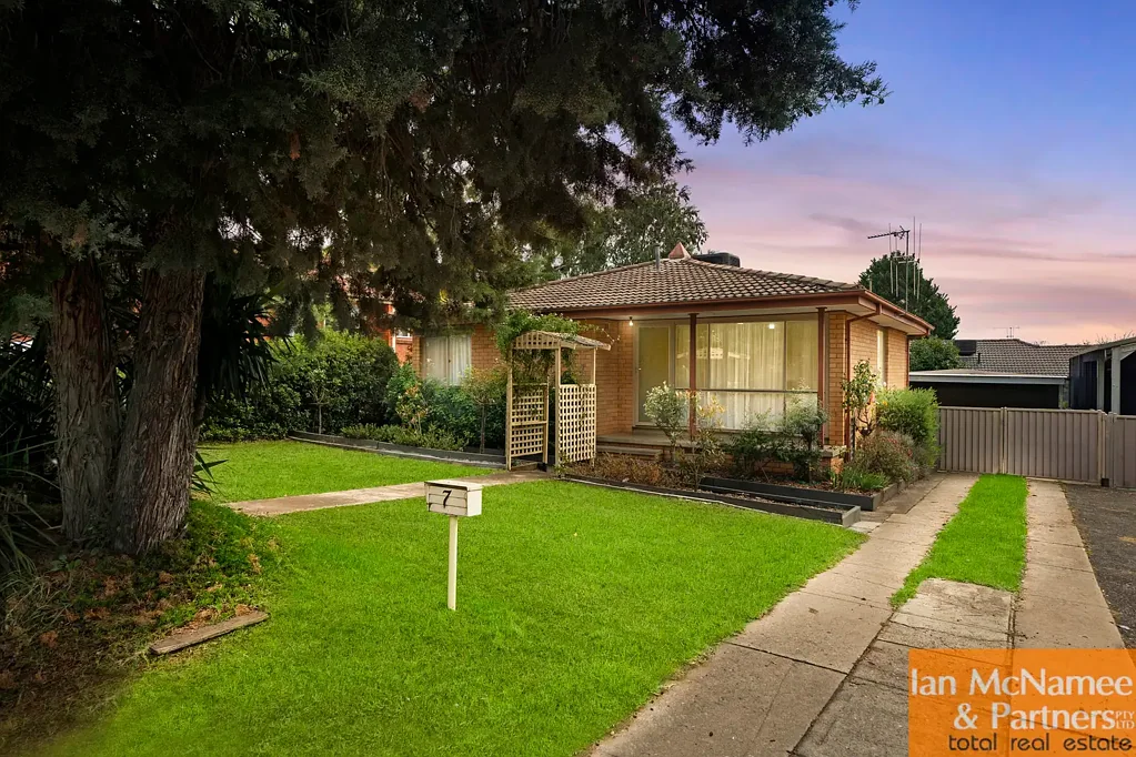 7 Queenbar Road, Queanbeyan, NSW 2620