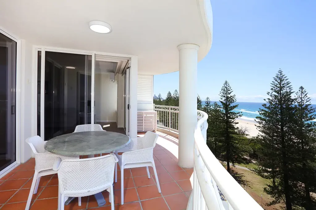 Burleigh Beach Side Renting at its Best - Furnished