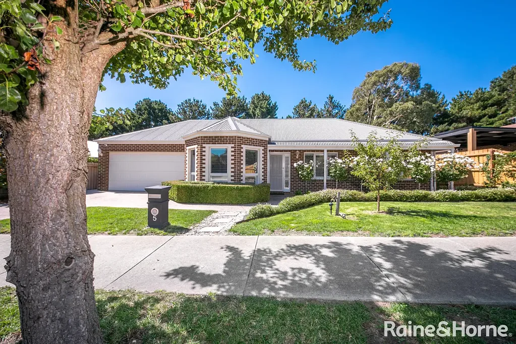 5 Rebecca Way, Gisborne, VIC 3437
