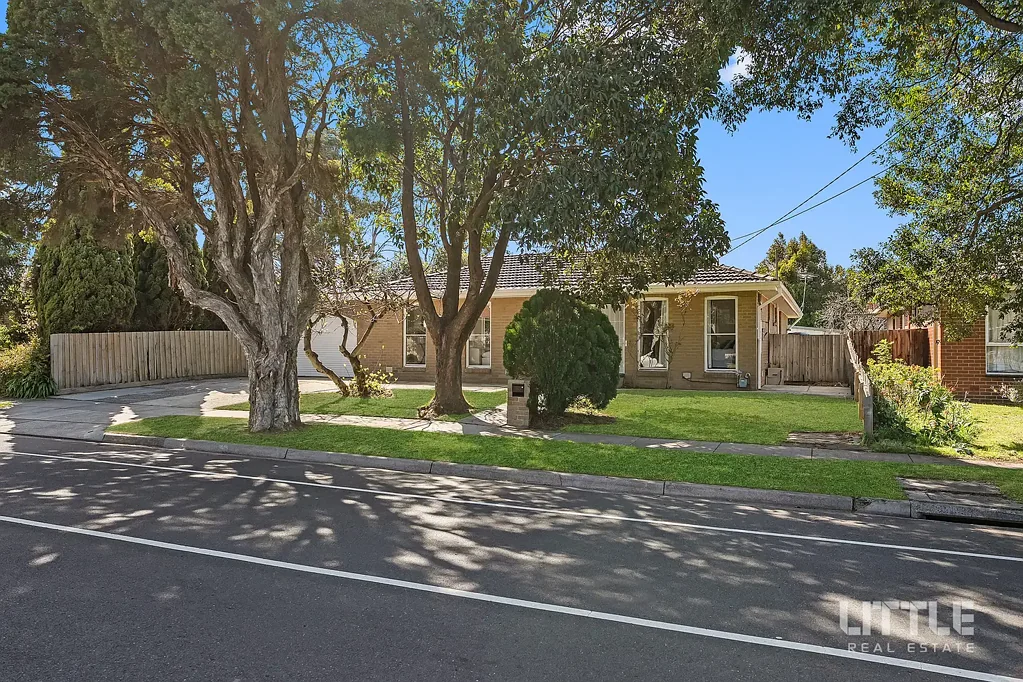 Wheelers Hill 4 Bedroom Renovate, Rebuild or Redevelop