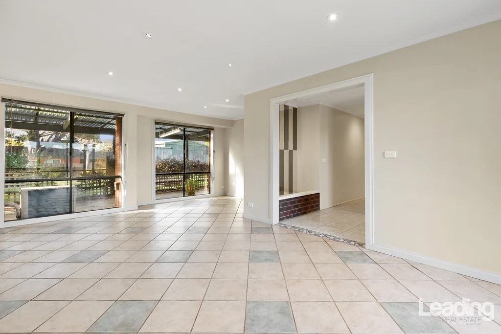 2 La Perouse Close, Sunbury, VIC 3429