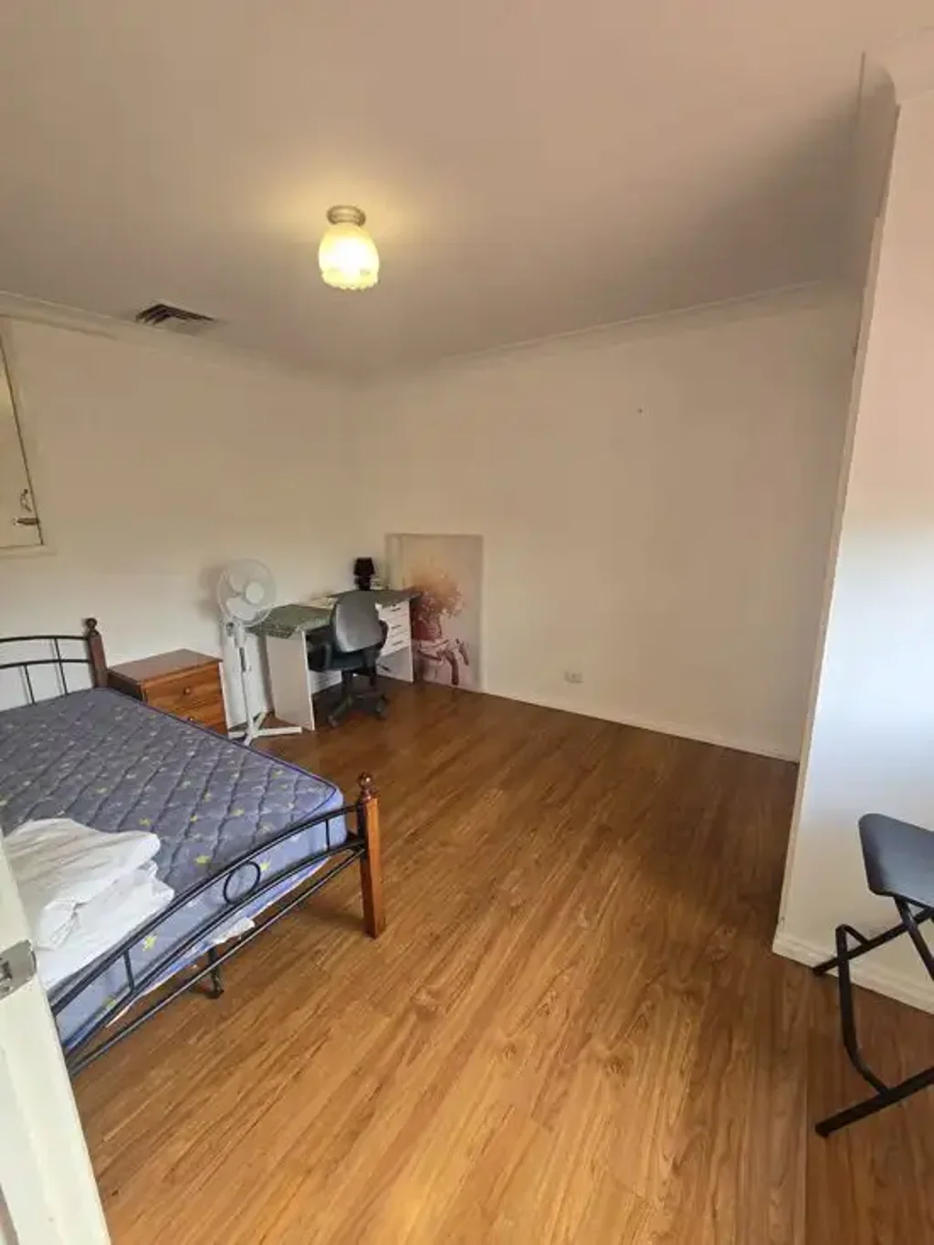 Room for Rent - Banwell Crescent, Carindale (3 mins walk to Westfield!)