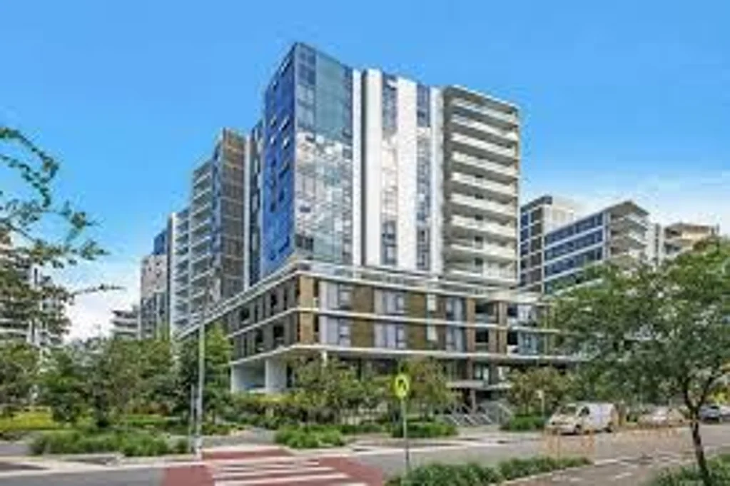Furnished Apartment with study in the Heart of Mascot