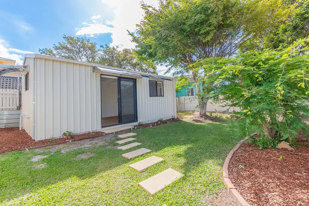 Freshly renovated Studio, Prime Location !