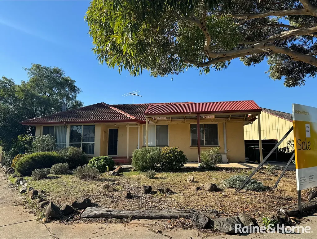 Comfortable 3-Bedroom Home in a Convenient Werribee Location