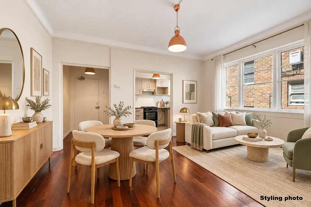 Renovated Art Deco in Convenient Location